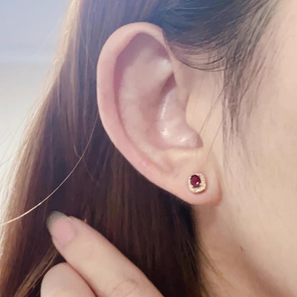 Diamond ruby ear stud with 18k solid gold - Picture 7 of 7